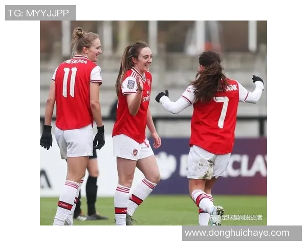 足球明星热衷观看美女视频背后的趣事与秘密揭秘 足球明星热衷观看美女视频背后的趣事与秘密揭秘