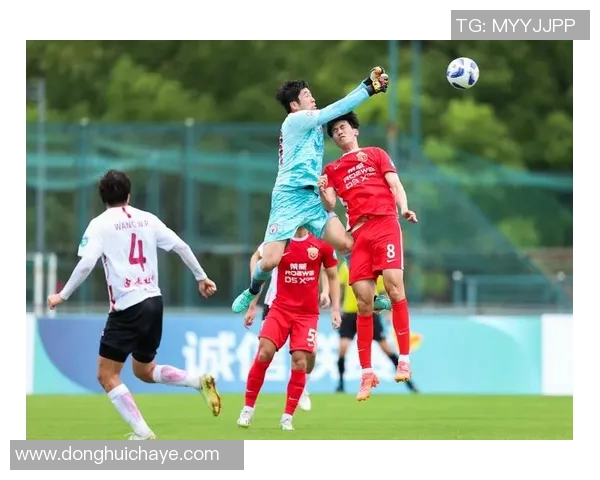 6号足球明星在比赛中勇救对手展现体育精神与人性光辉 6号足球明星在比赛中勇救对手展现体育精神与人性光辉