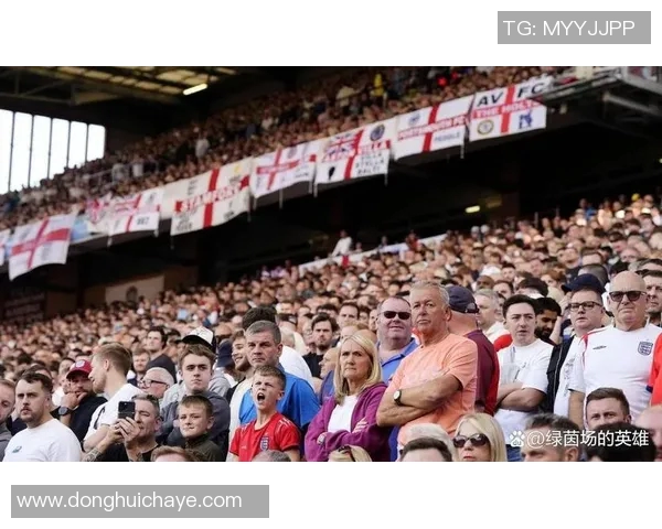 足球明星魅力四射帅气风采引领全球球迷热潮