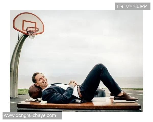 八十年足球传奇齐聚一堂西装合照见证历史瞬间与辉煌岁月