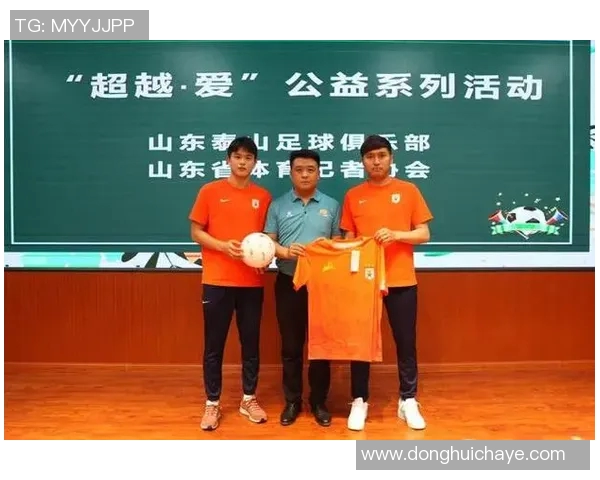 足球明星温暖瞬间展现爱心公益活动的感人照片合集 足球明星温暖瞬间展现爱心公益活动的感人照片合集